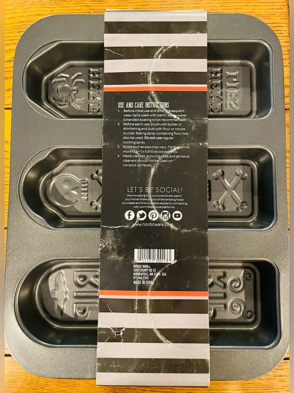NWT Nordic Ware Thombstone Cakelet Pan